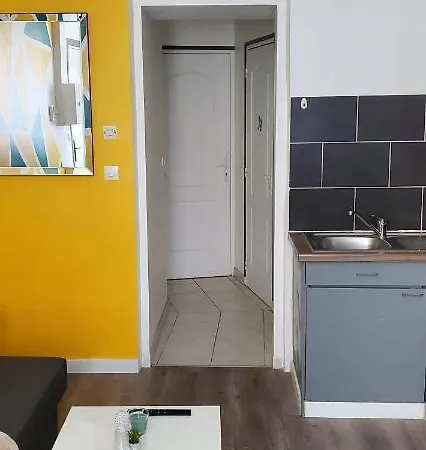Apartment Triangle D'or - Calme Et Cosy, 1 *